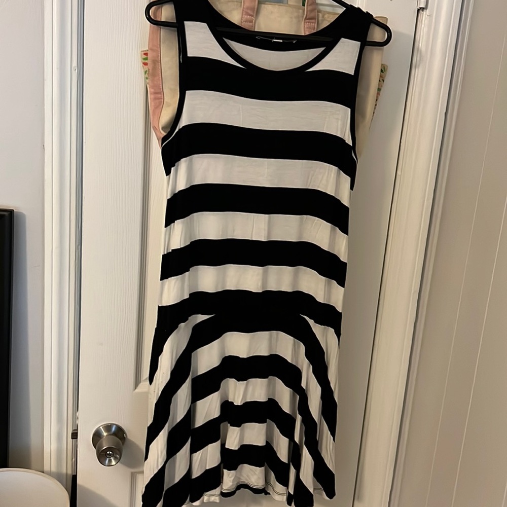 Loft black & cream knit flounce dress, sz M